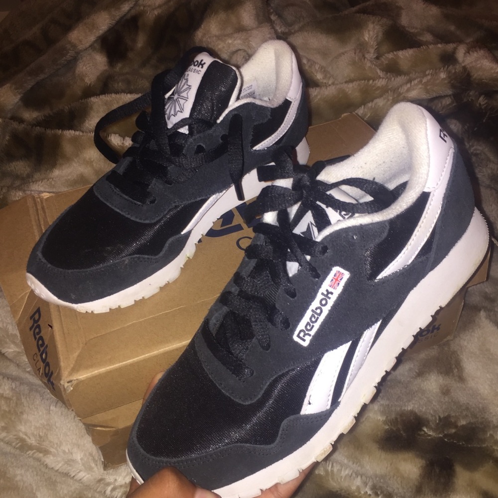 WOMENS CLASSIC ROYAL NYLON REEBOKS